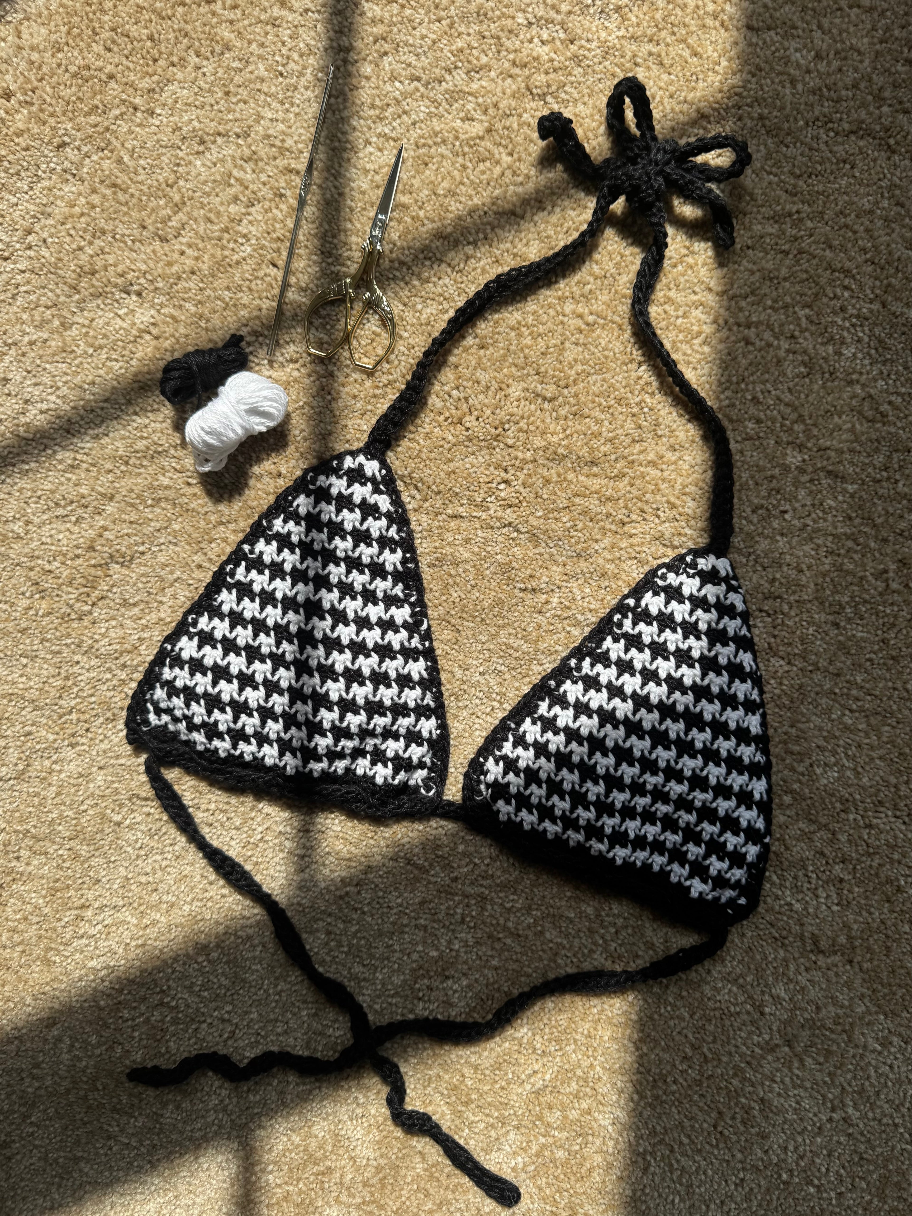 Classic Houndstooth Crochet Bikini Top Pattern